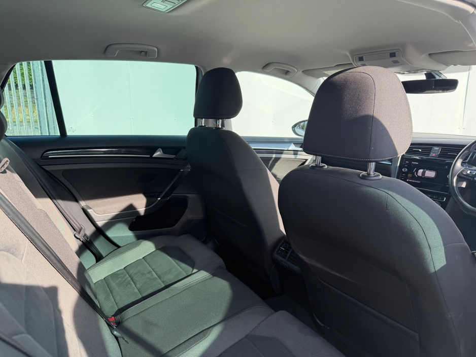 2018 Volkswagen Golf - image 18