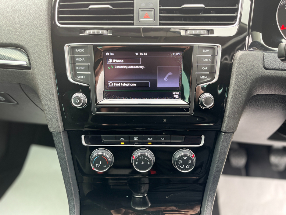 2013 Volkswagen Golf - image 14