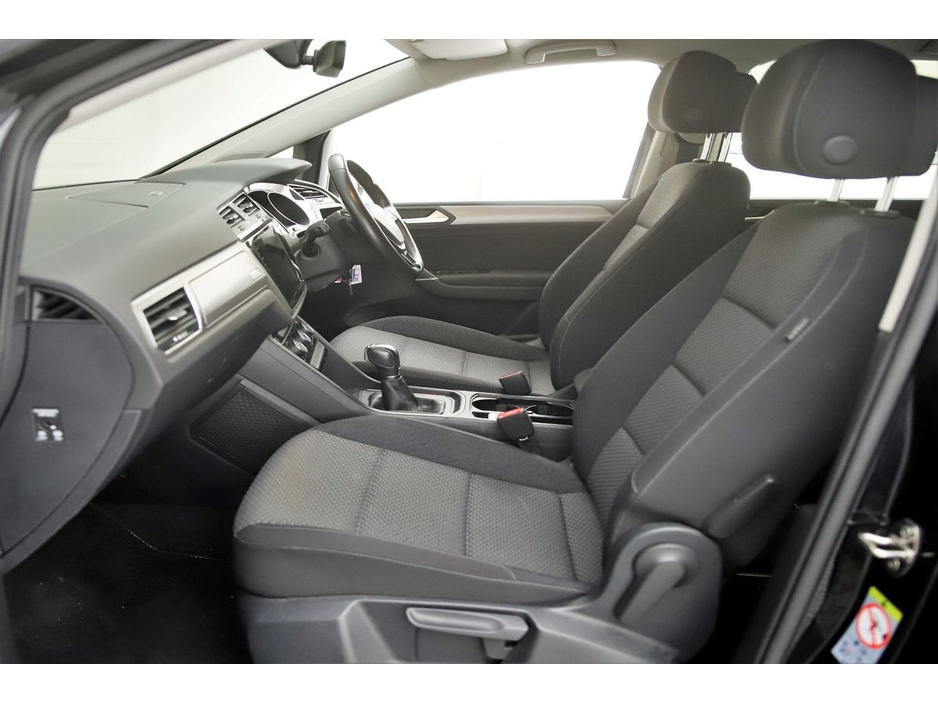 2018 Volkswagen Touran - image 14