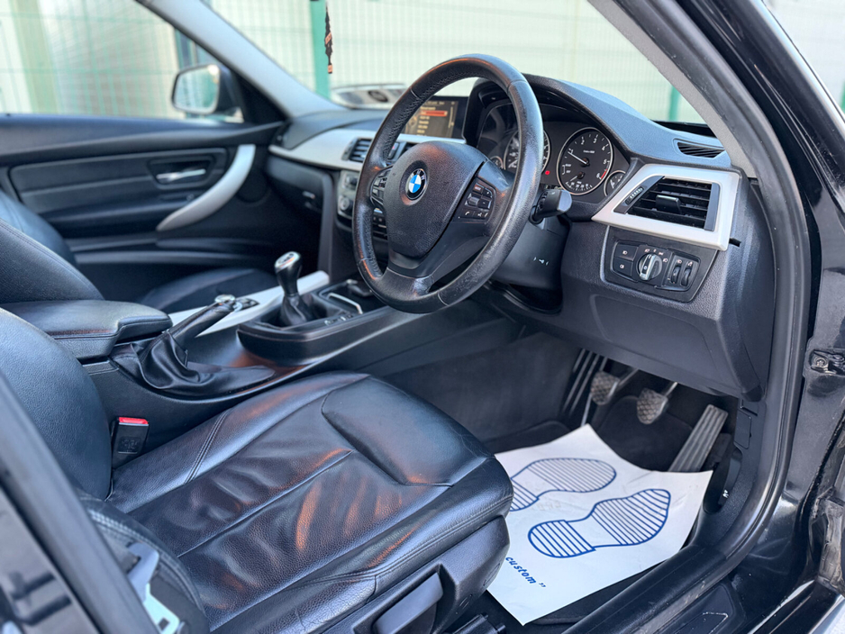 2017 BMW 3 Series - image 8