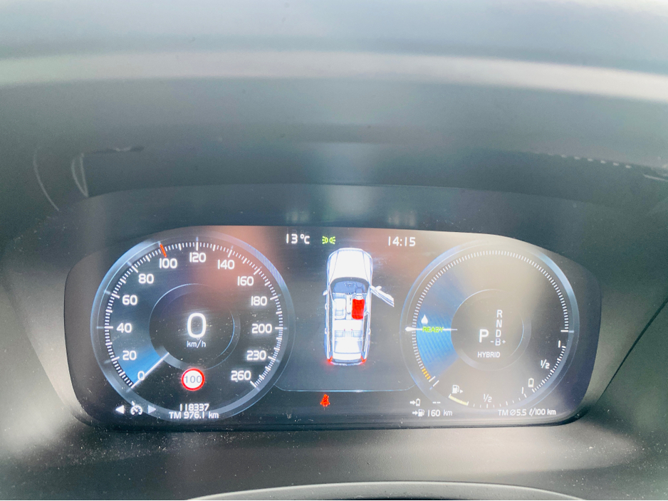 2022 Volvo V60 - image 15