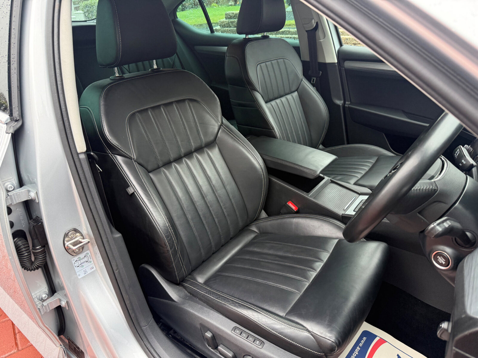 2022 Skoda Superb - image 14