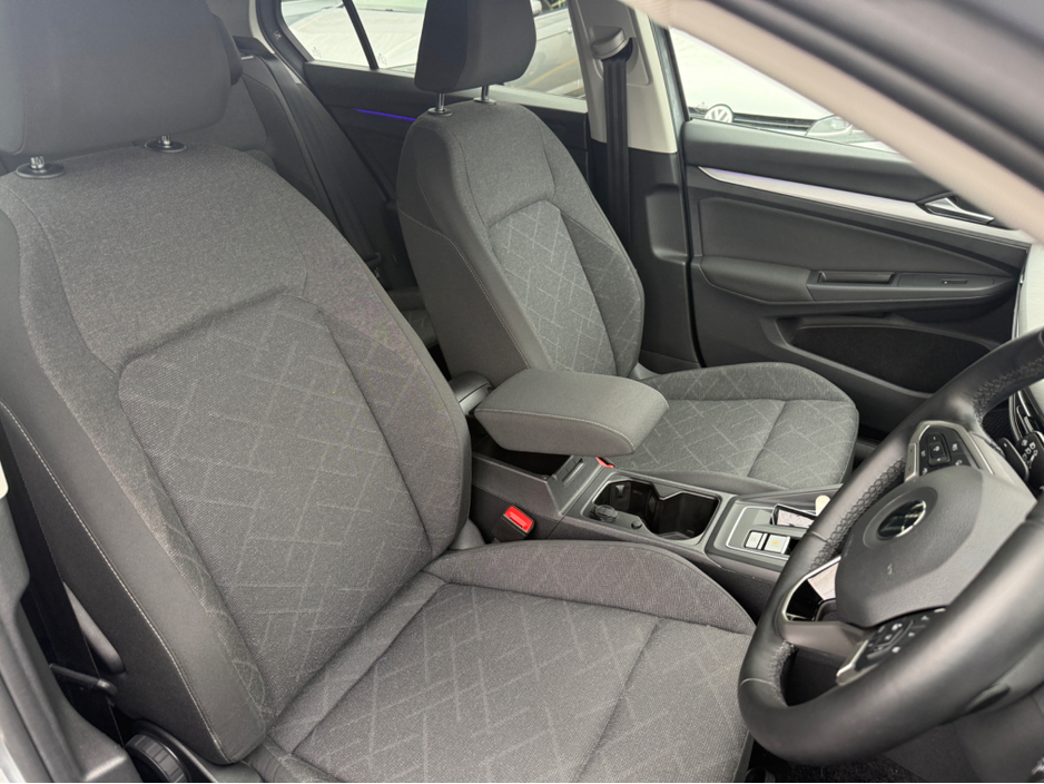 2022 Volkswagen Golf - image 10