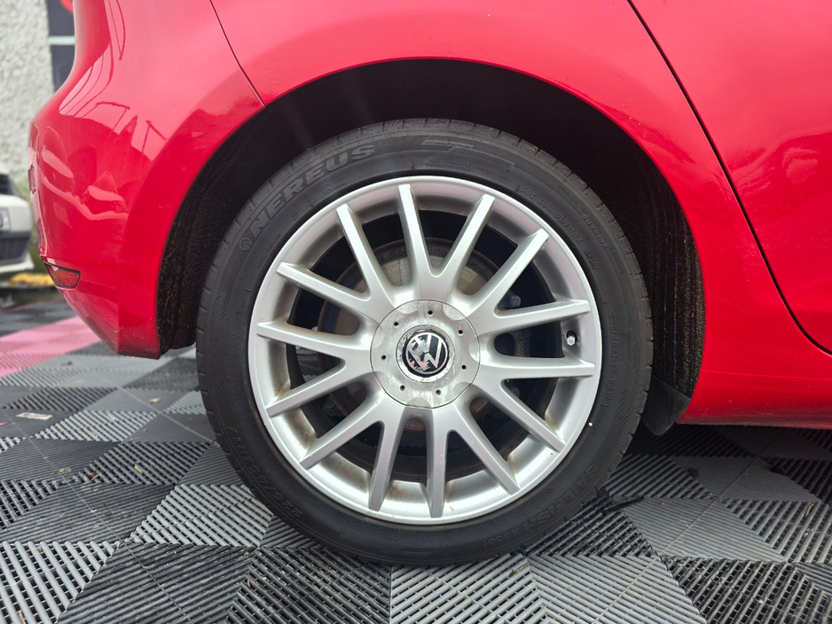 2011 Volkswagen Golf - image 10