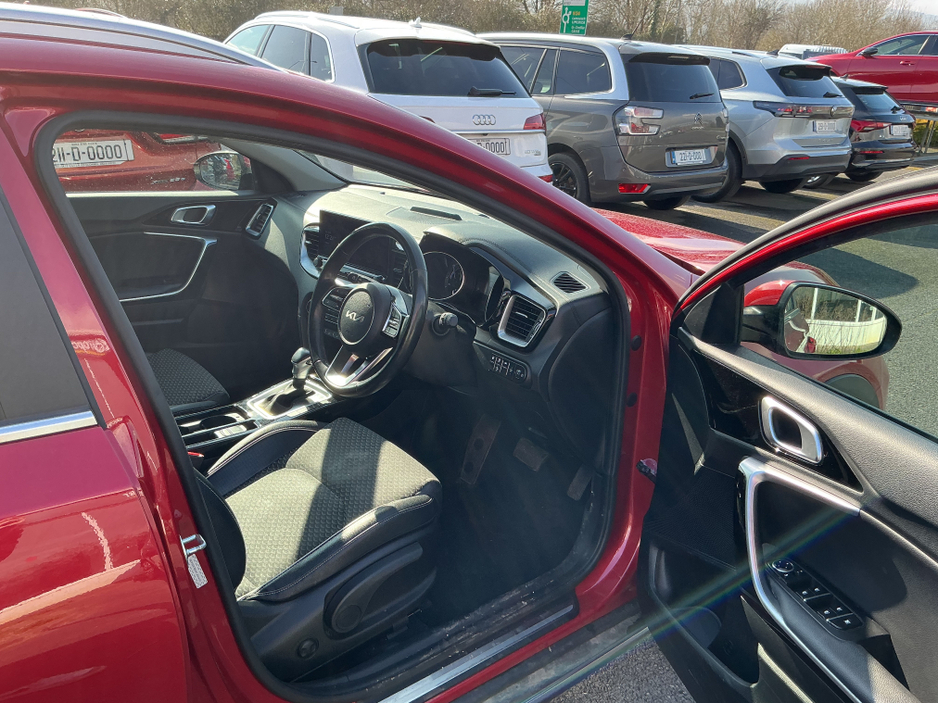 2022 Kia XCeed - image 11