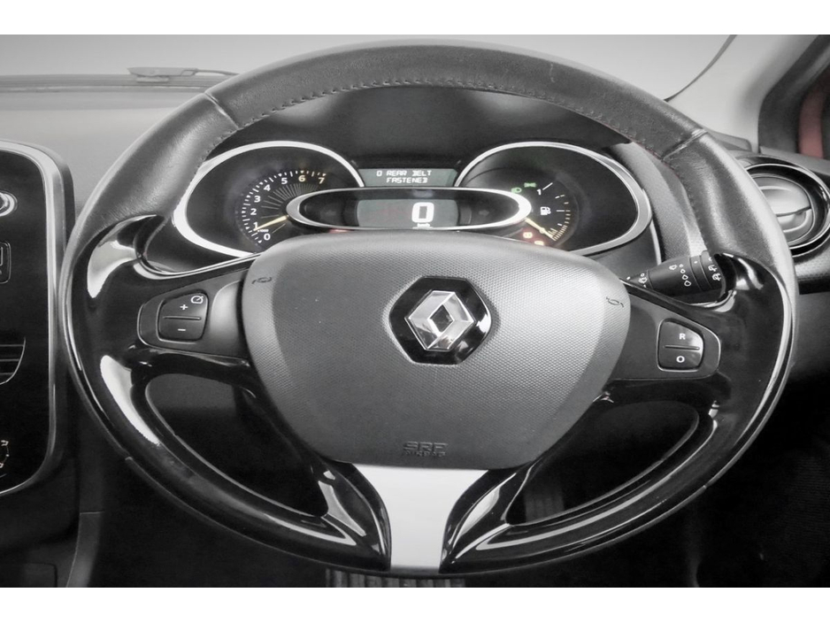 2016 Renault Clio - image 17