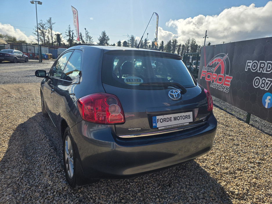 2009 Toyota Auris - image 3