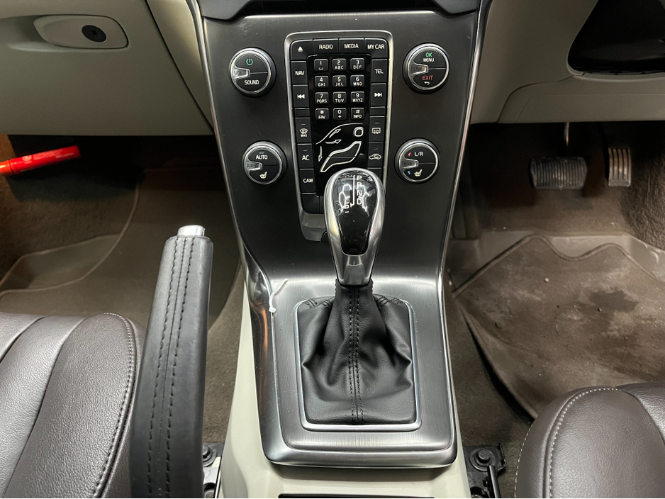 2014 Volvo V40 €10950 2014 VOLVO V40 T4 SE 1.6 AUTOMATIC / CRUISE CONTROL / REVERSE CAMERA / ELECTRIC MEMORY & HEATED SEATS €10,950