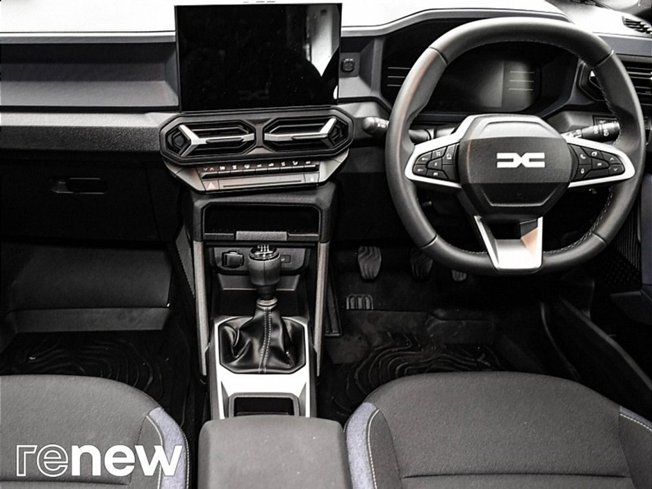 2025 Dacia Duster - image 2