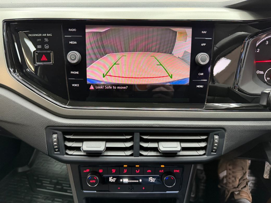 2018 Volkswagen Polo - image 24