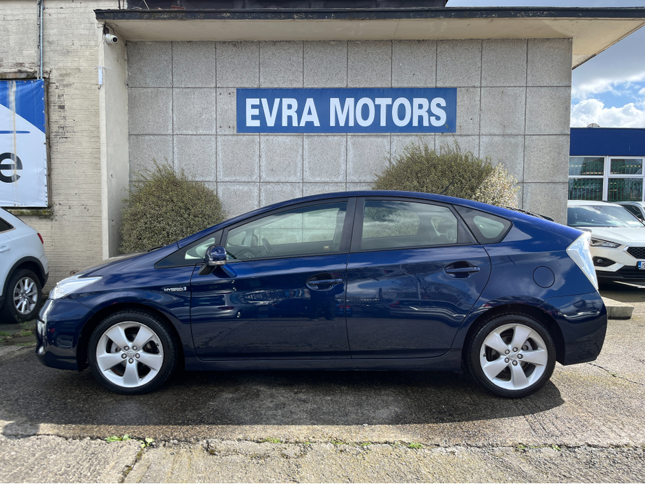 2015 Toyota Prius - image 6