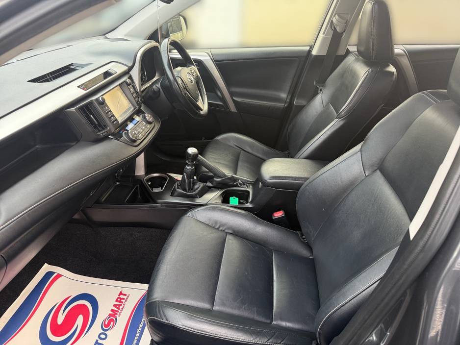 2016 Toyota Rav4 - image 17