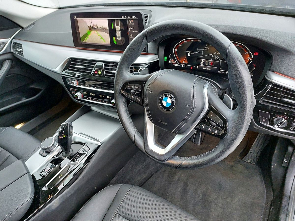 2022 BMW 5 Series - image 6