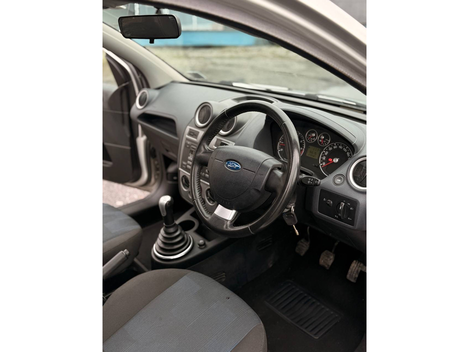 2007 Ford Fiesta - image 29