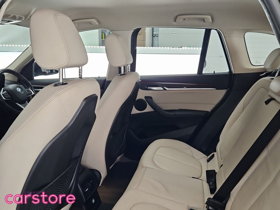 2017 BMW X1 - image 13