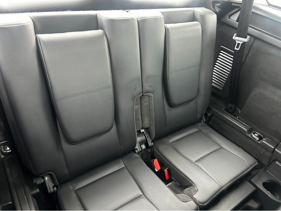 2016 Land Rover Discovery Sport - image 3