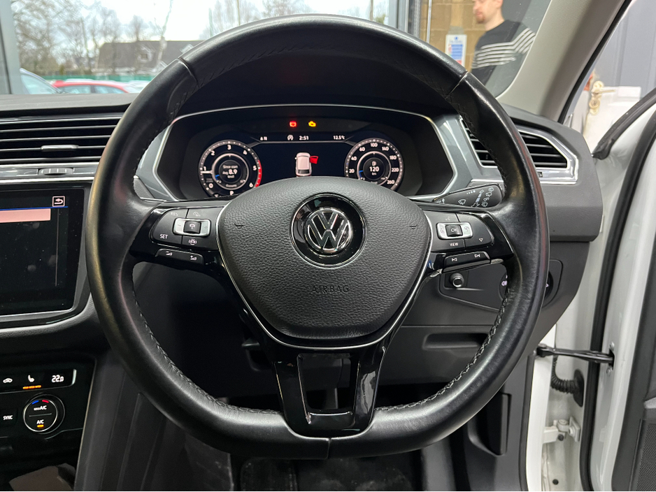 2018 Volkswagen Tiguan - image 9