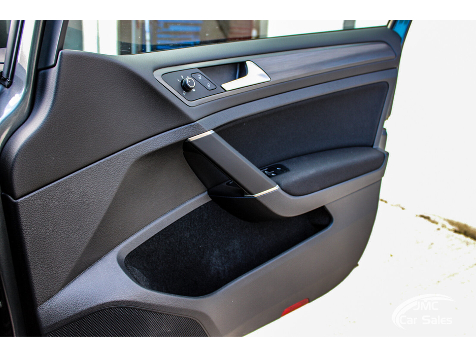 2018 Volkswagen Golf - image 13