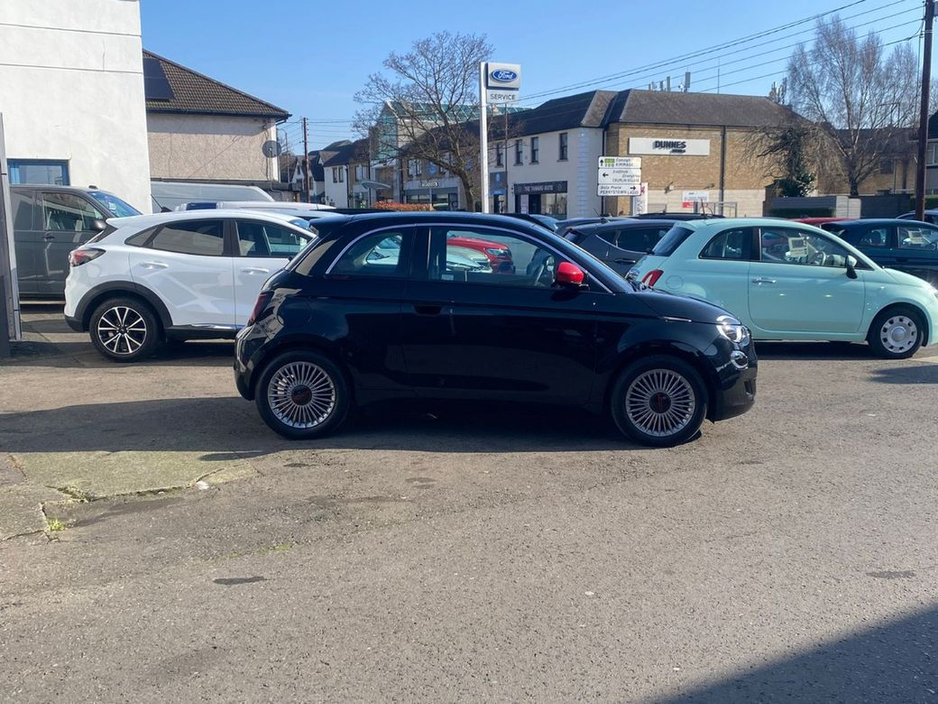 2023 Fiat 500e - image 5