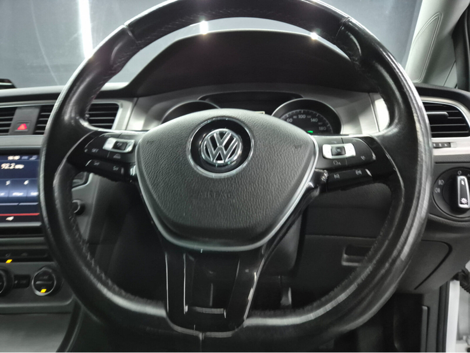 2016 Volkswagen Golf - image 8
