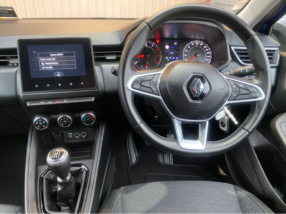 2023 Renault Clio - image 12