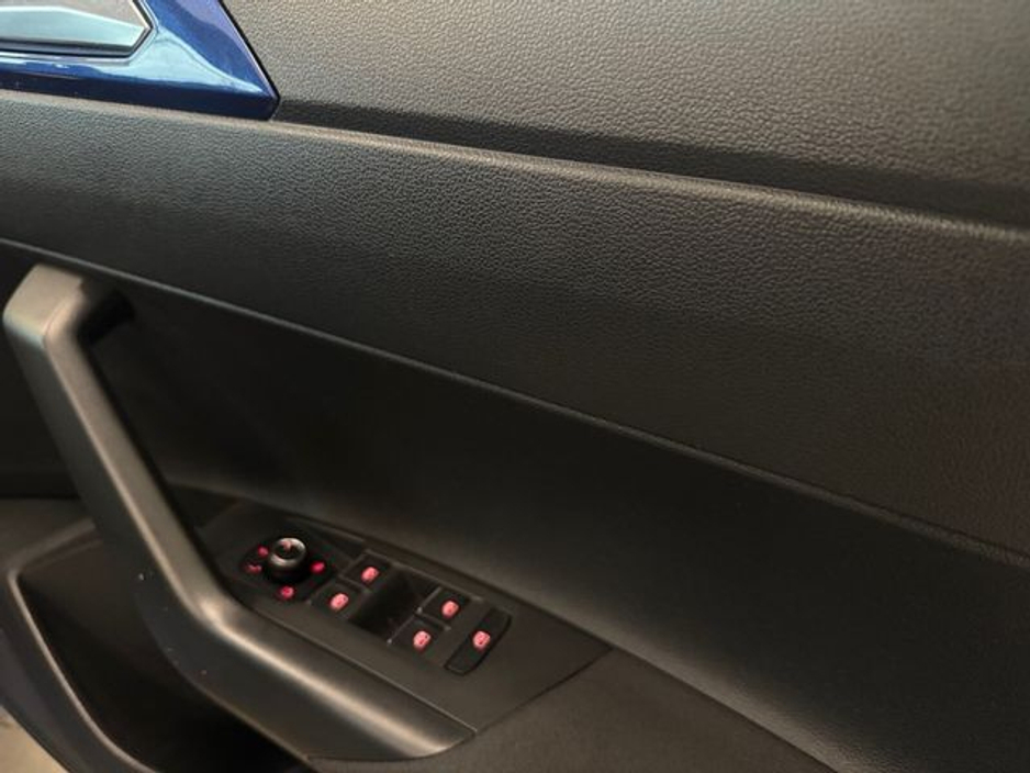 2018 Volkswagen Polo - image 12