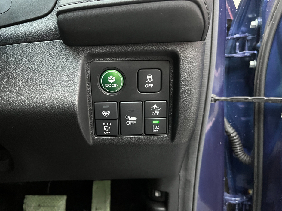 2017 Honda Vezel €16950 2017 HONDA VEZEL HYBRID Z SENSING 1.5 AUTOMATIC / CRUISE CONTROL / REVERSE CAMERA / HEATED SEATS / PADDLE SHIFTERS AND MORE €16,950