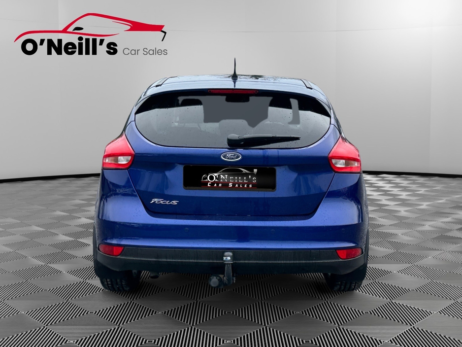 2016 Ford Focus - image 8
