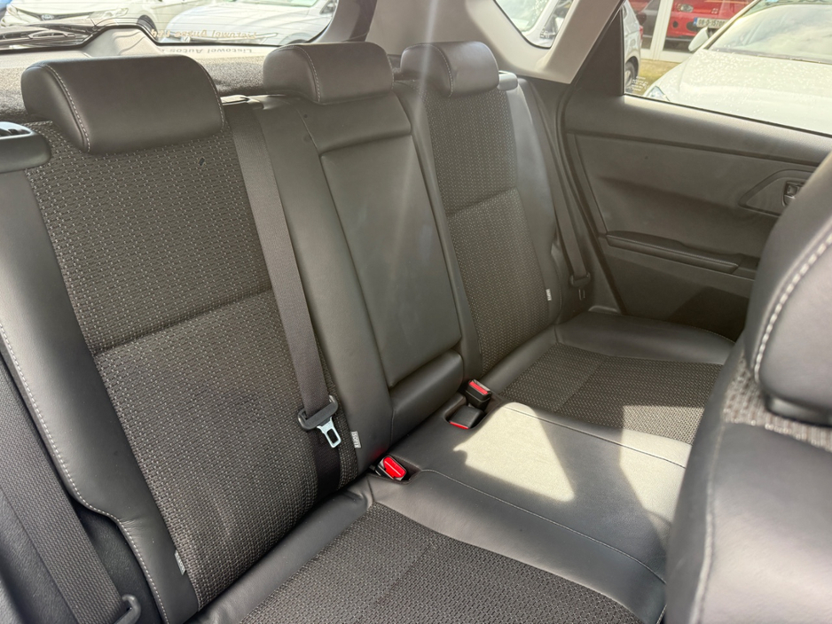 2017 Toyota Auris - image 11