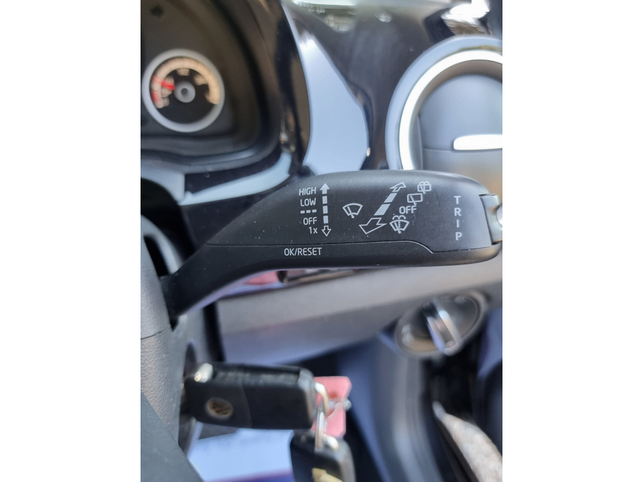 2014 Volkswagen up! - image 20