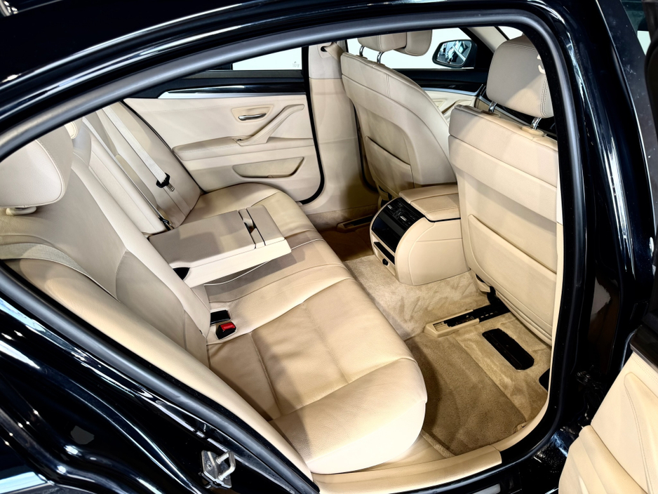 2012 BMW 5 Series - image 9