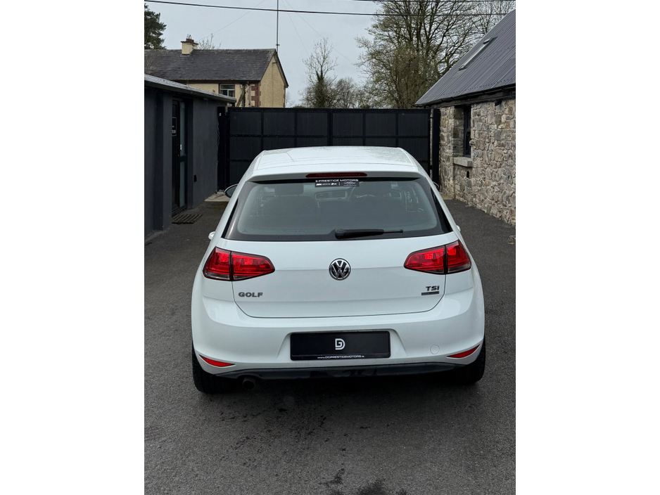 2013 Volkswagen Golf - image 5