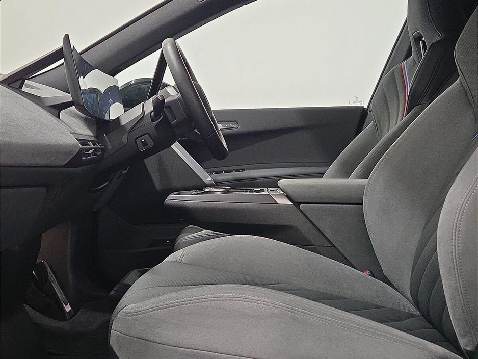 2025 BMW iX - image 7