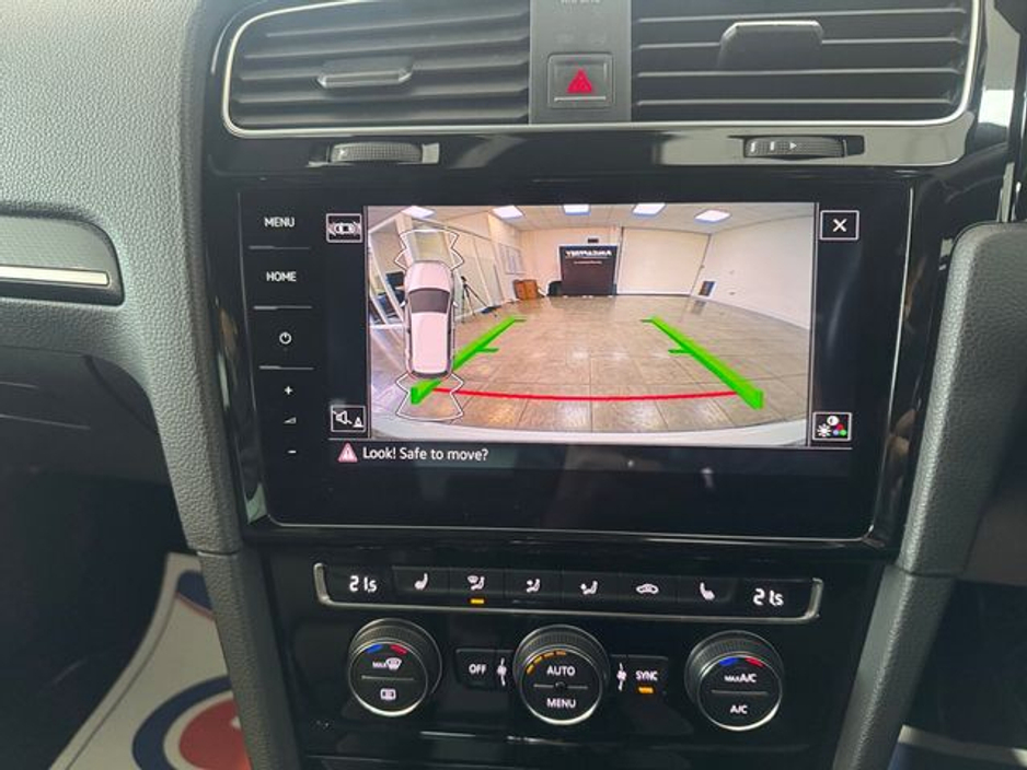 2017 Volkswagen Golf - image 14