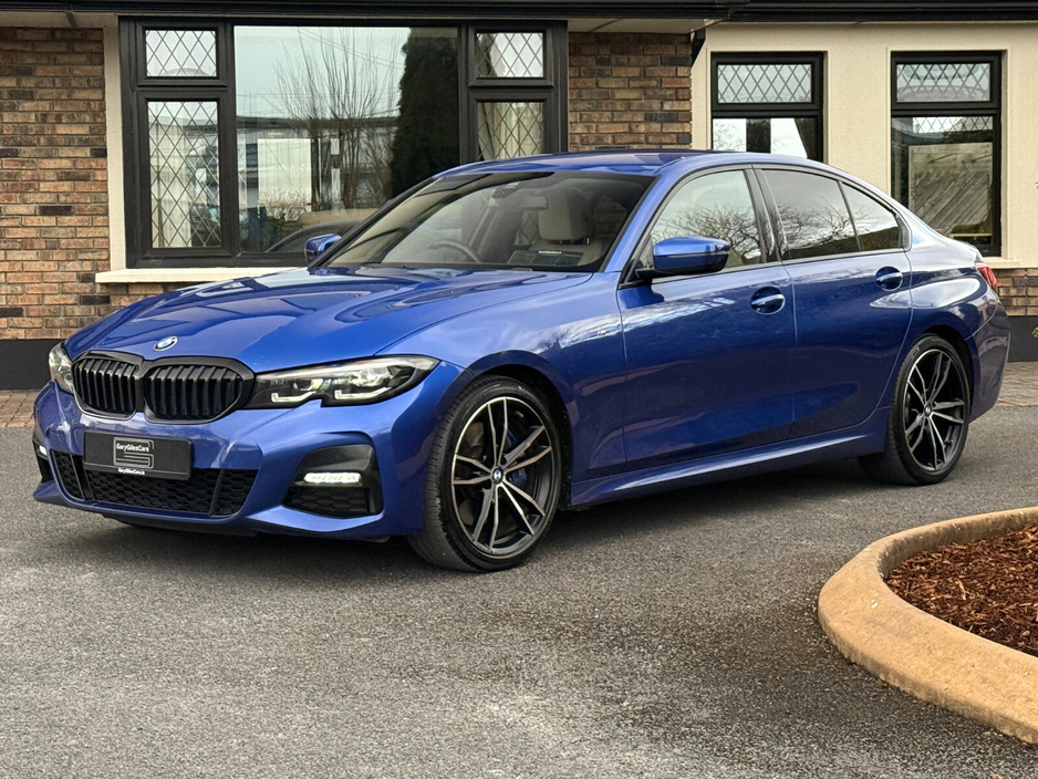 2022 BMW 3 Series - image 3