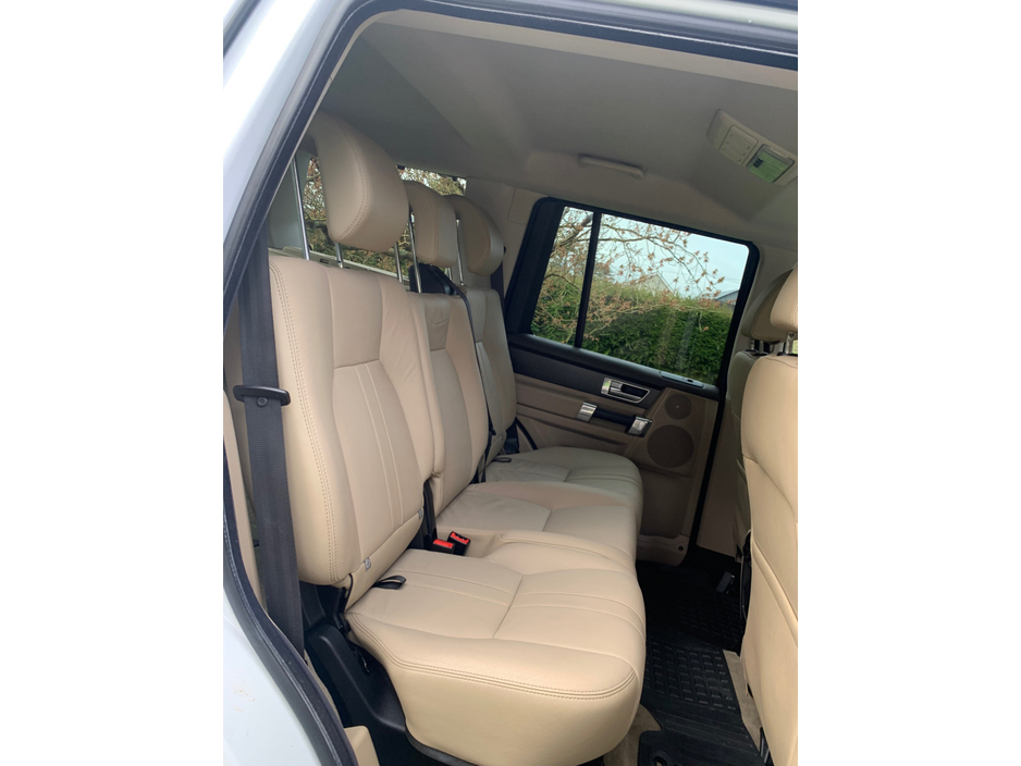 2014 Land Rover Discovery - image 21