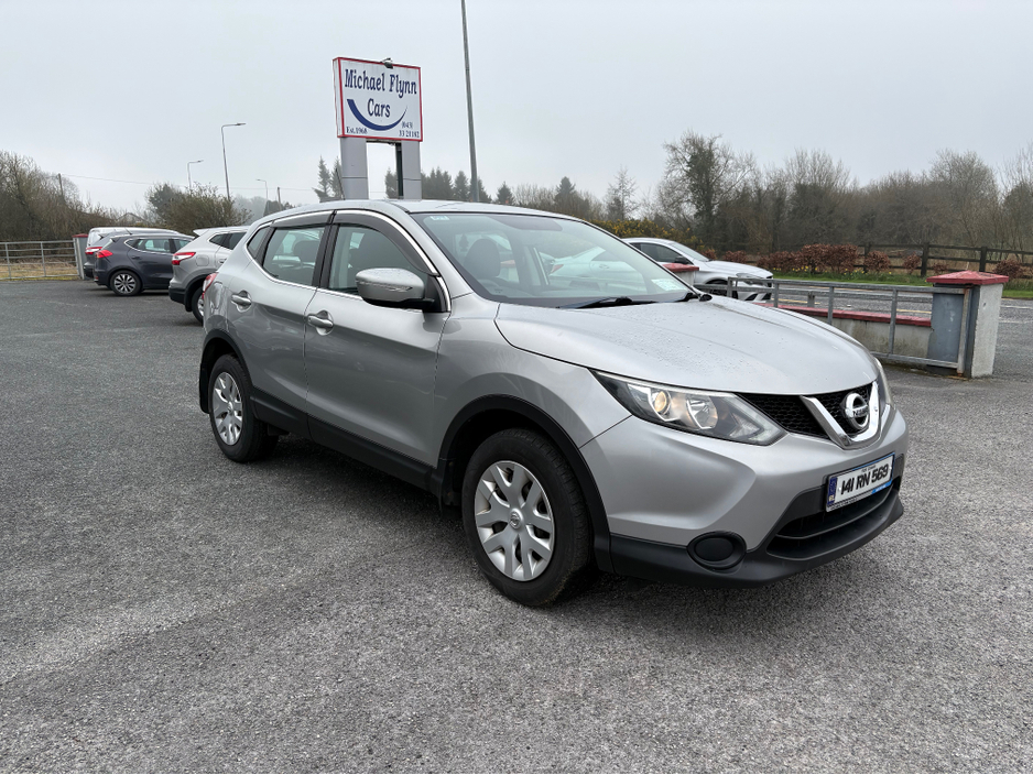 2014 Nissan Qashqai - image 4