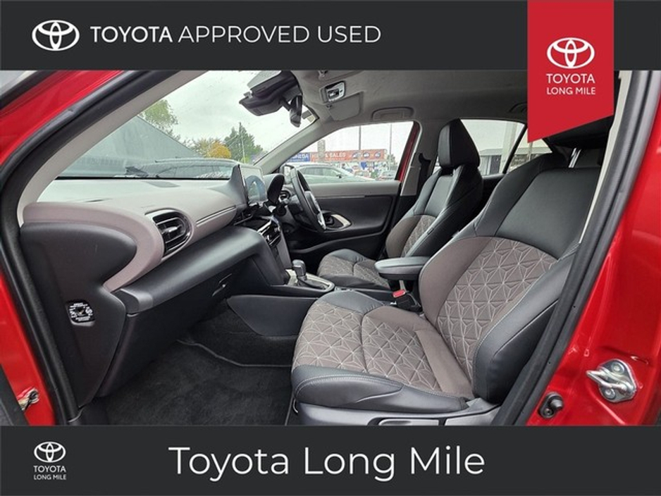 2022 Toyota Yaris Cross - image 6