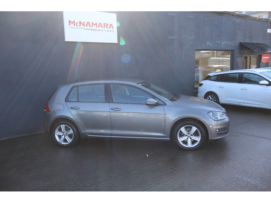 2016 Volkswagen Golf - image 2