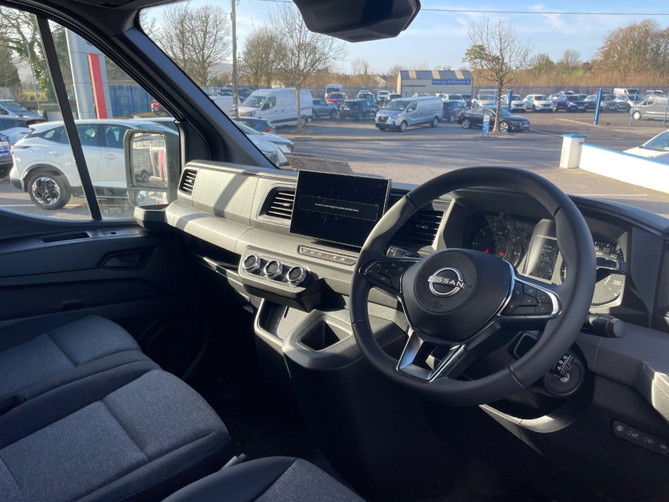 2026 Nissan Interstar - image 6