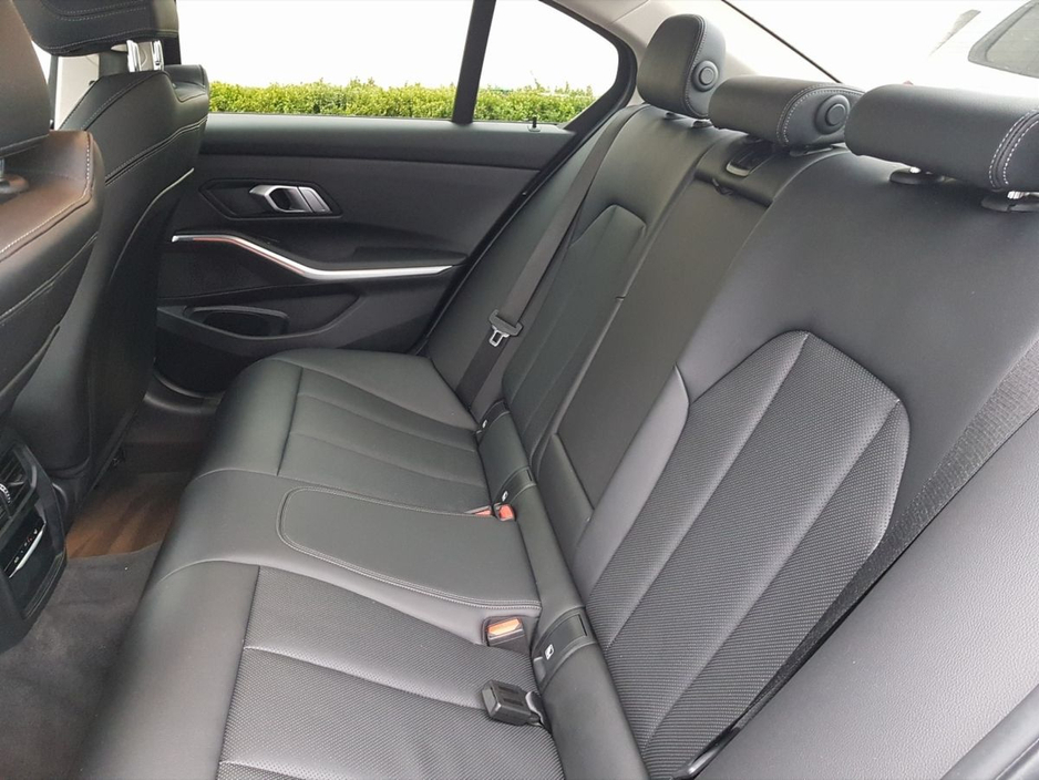 2022 BMW 3 Series 318d SE €39,995