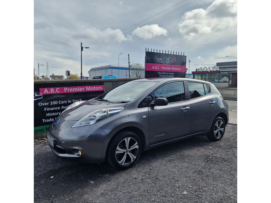 2015 Nissan Leaf - image 4