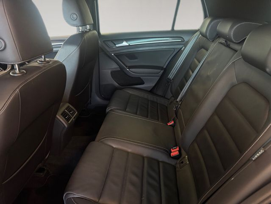 2016 Volkswagen Golf - image 16