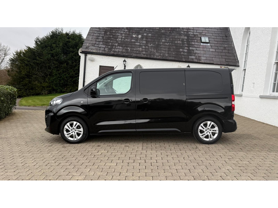 2020 Vauxhall Vivaro - image 7