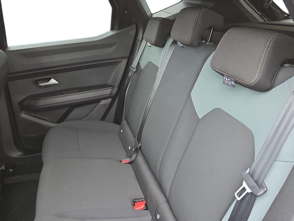 2025 Dacia Duster - image 11