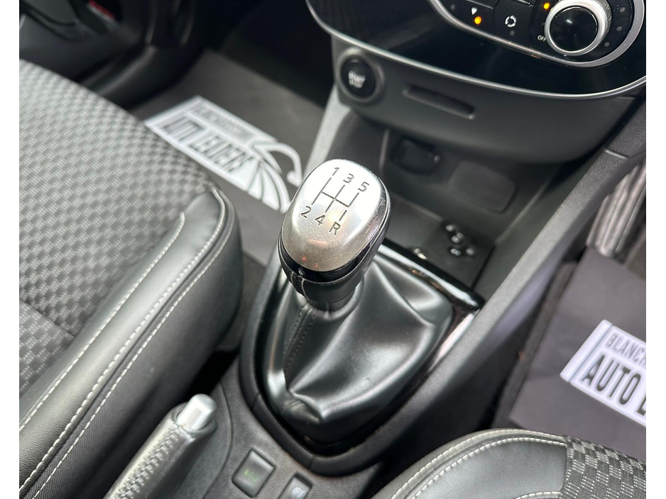 2019 Renault Clio - image 26