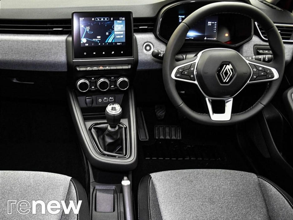 2025 Renault Clio - image 24