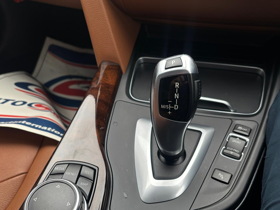 2016 BMW 3 Series - image 6