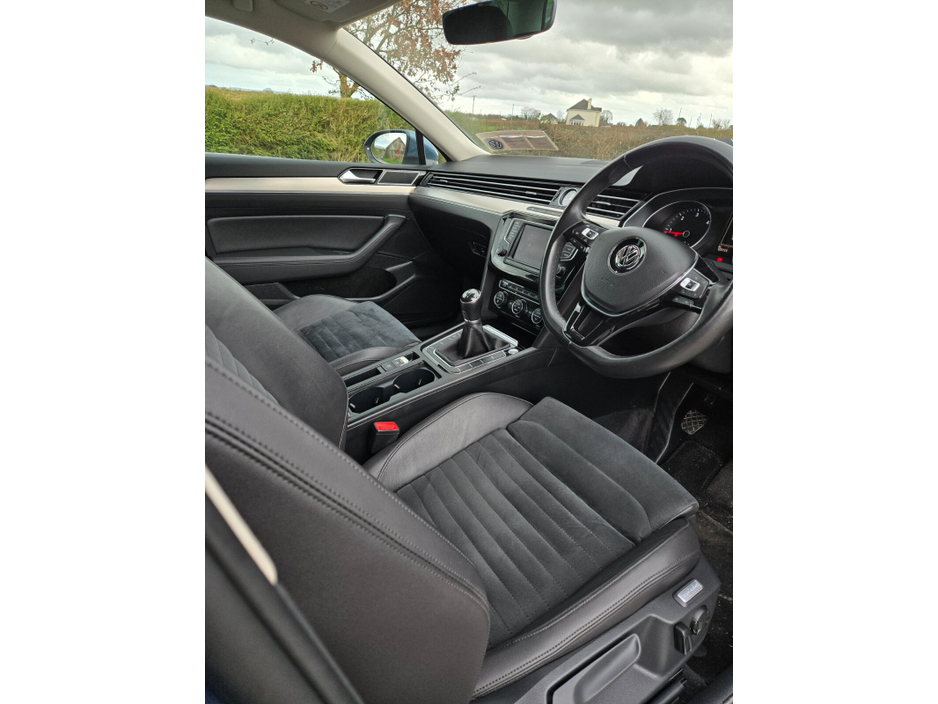 2016 Volkswagen Passat - image 13