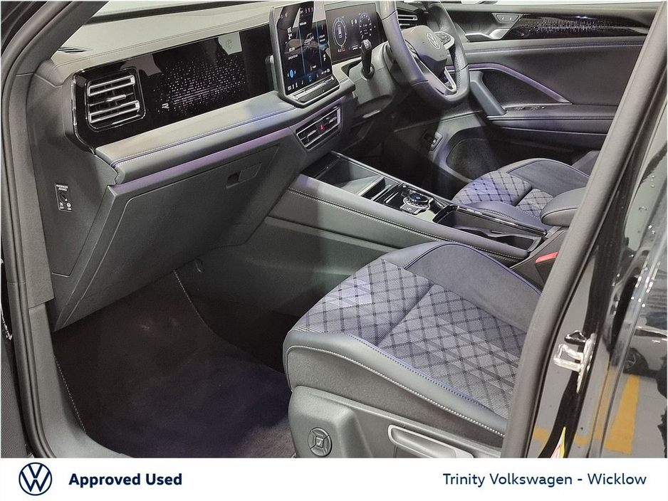 2025 Volkswagen Tiguan - image 26